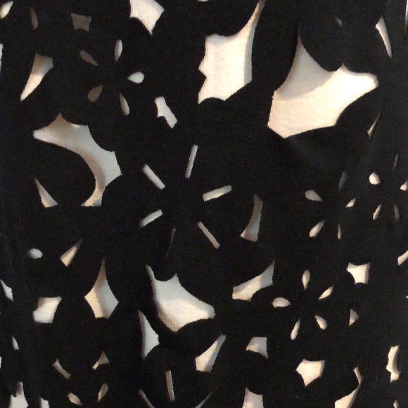 Ann Taylor black and cream design top - Picture 3 of 4